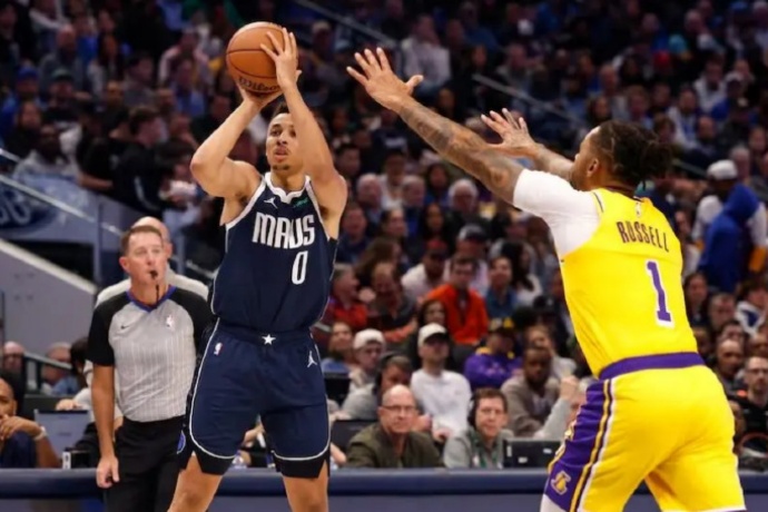 埃克萨姆续约独行侠,携手拉塞尔助力球队新征程 埃克萨姆续约独行侠,携手拉塞尔助力球队新征程